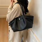 Woman wearing a leather shoulder bag