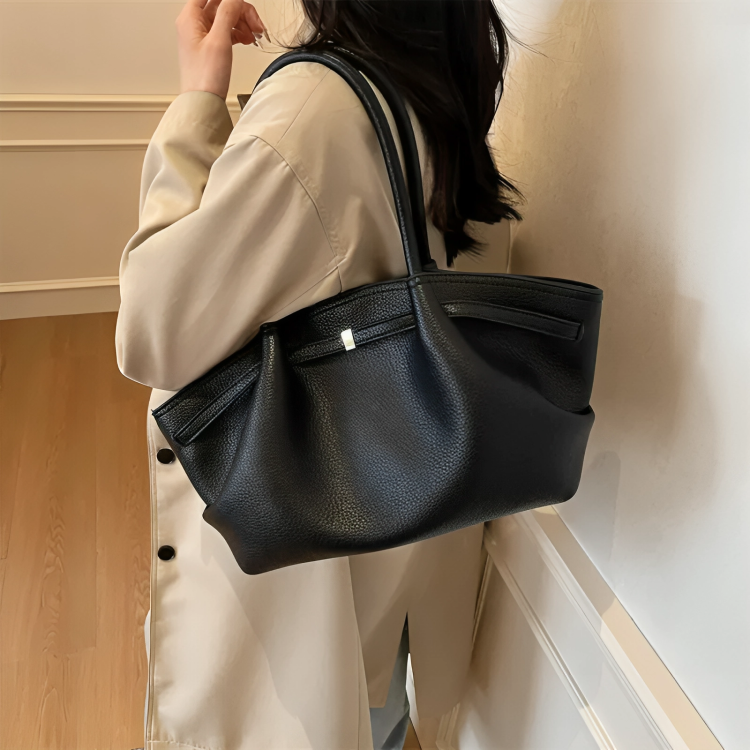 Woman wearing a leather shoulder bag